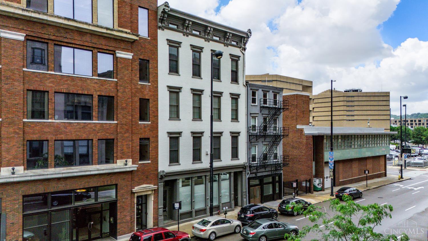 813 Broadway Avenue 203