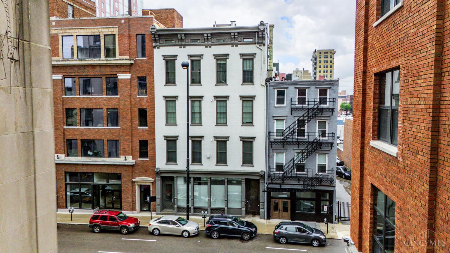 813 Broadway Avenue 203