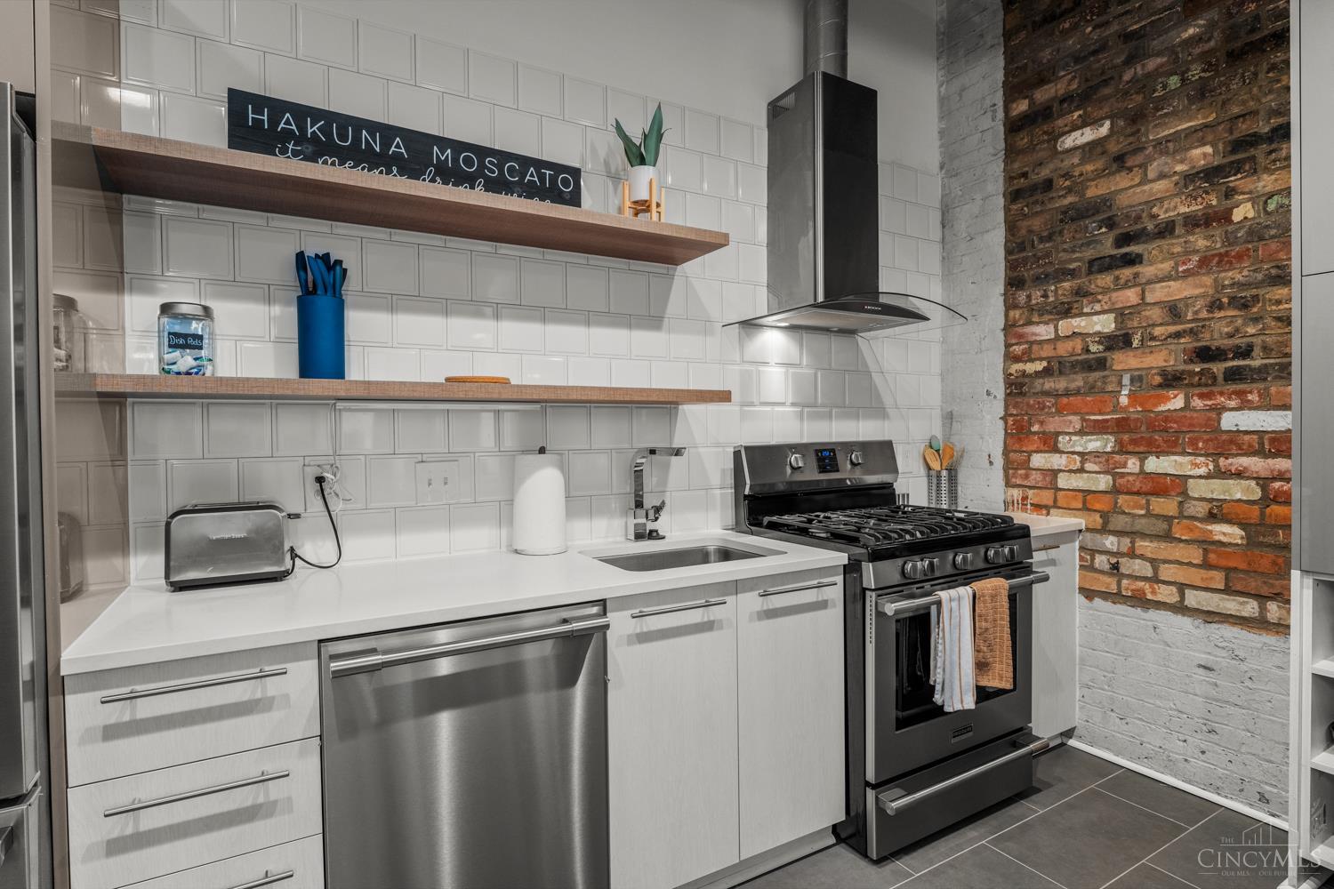 813 Broadway Avenue 203