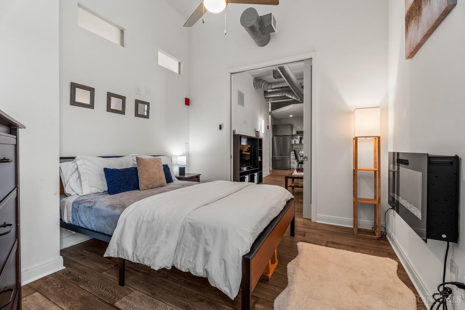813 Broadway Avenue 203