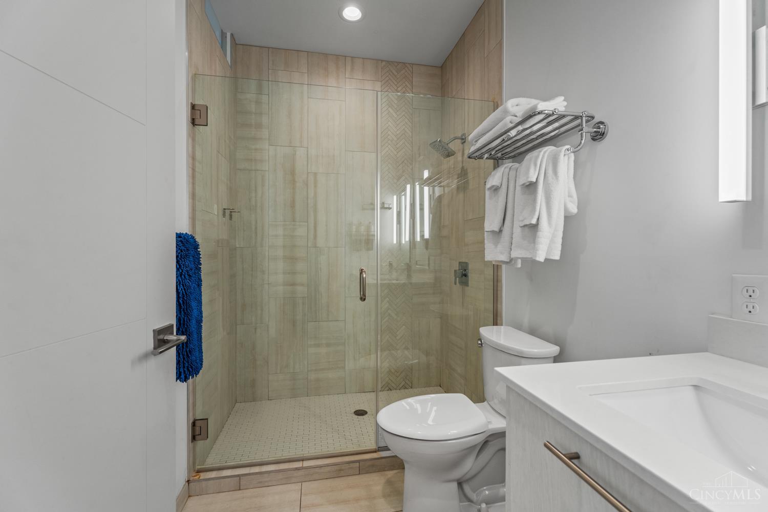 813 Broadway Avenue 203