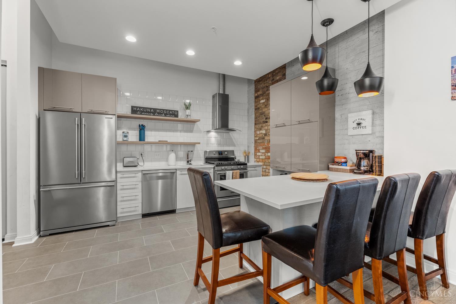 813 Broadway Avenue 203