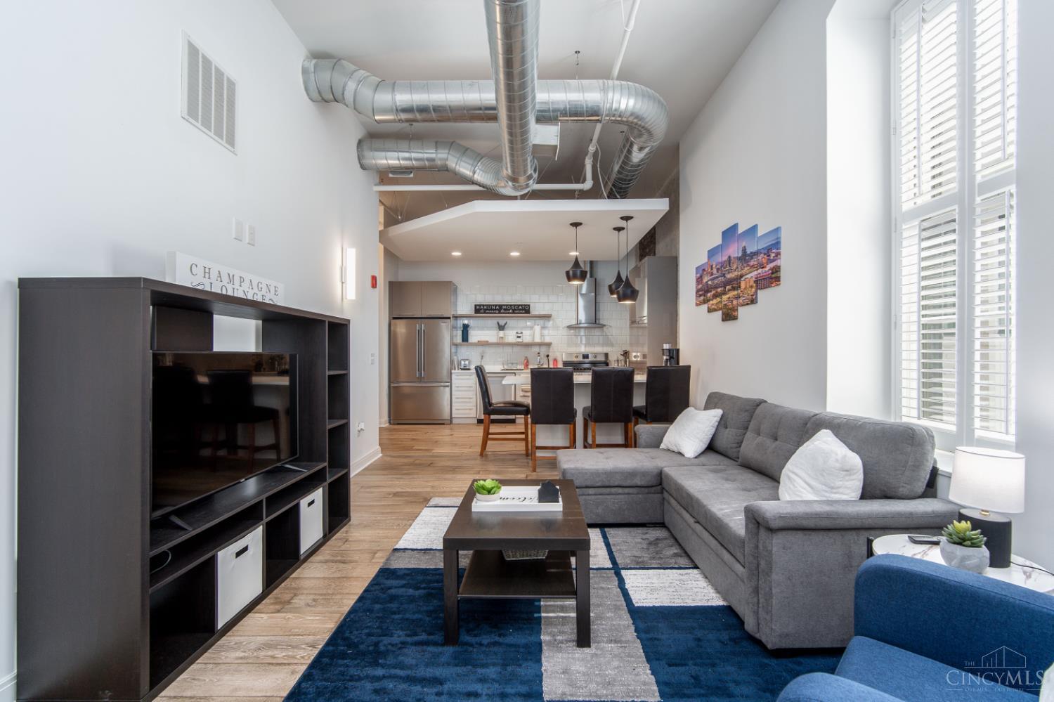 813 Broadway Avenue 203