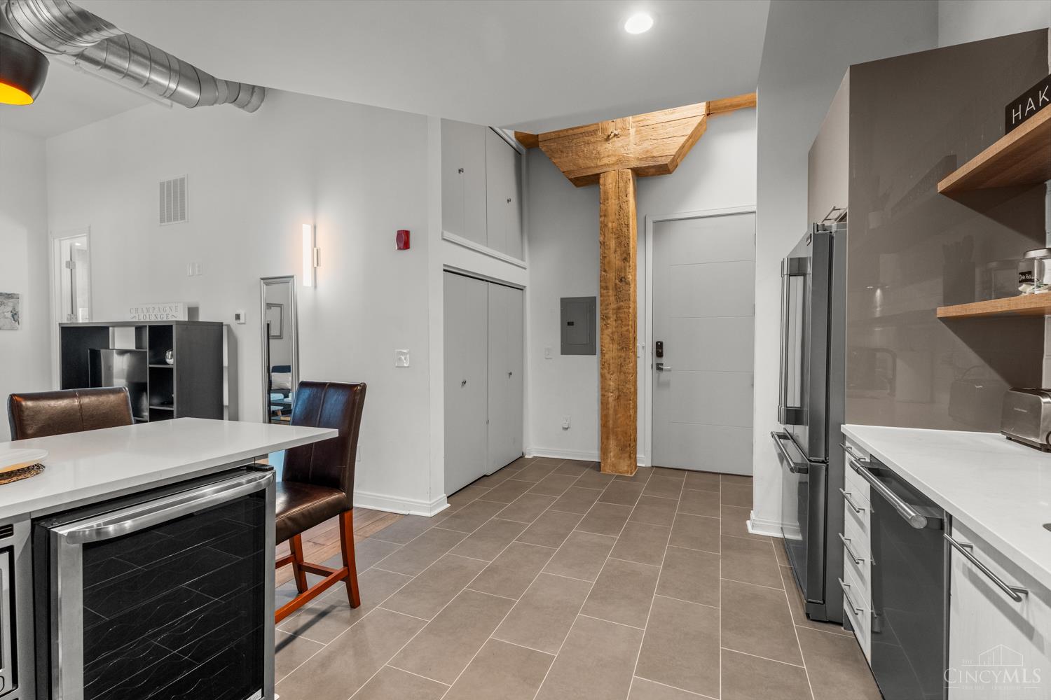 813 Broadway Avenue 203