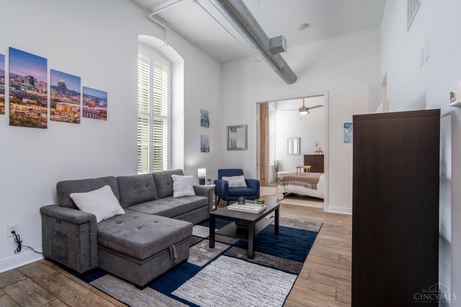 813 Broadway Avenue 203