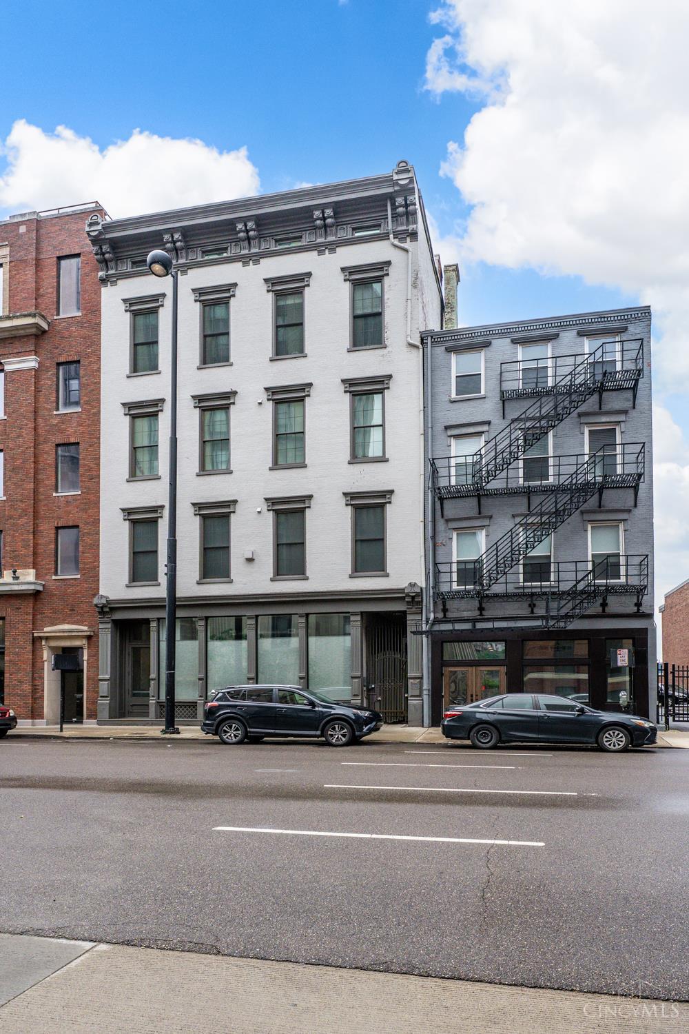 813 Broadway Avenue 203