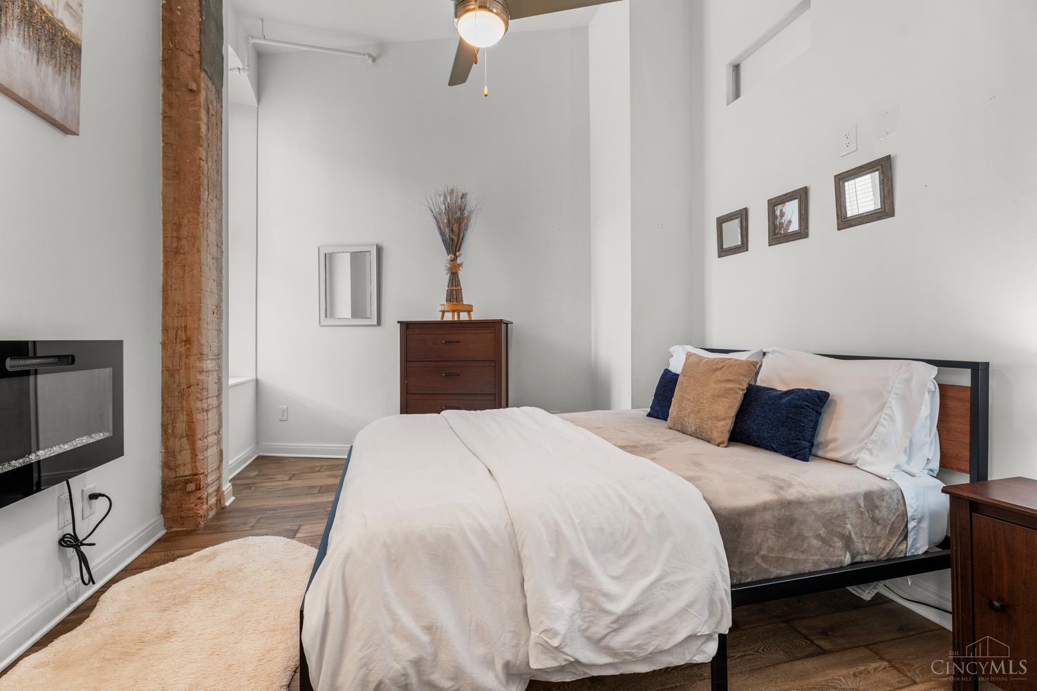 813 Broadway Avenue 203