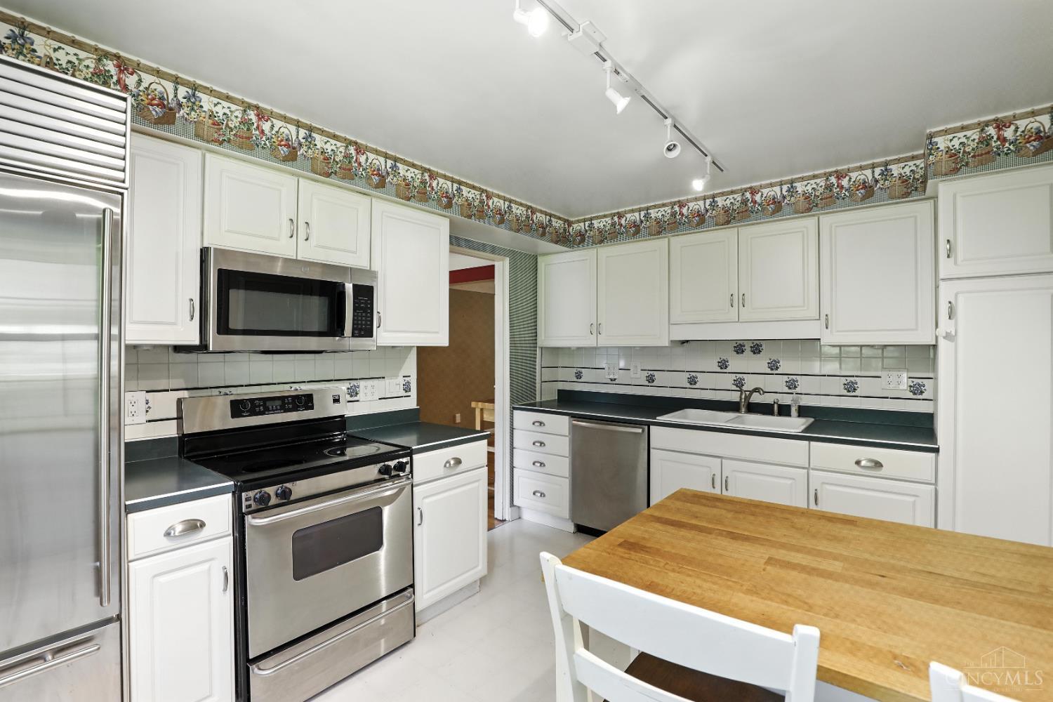 1006 Harbury Drive