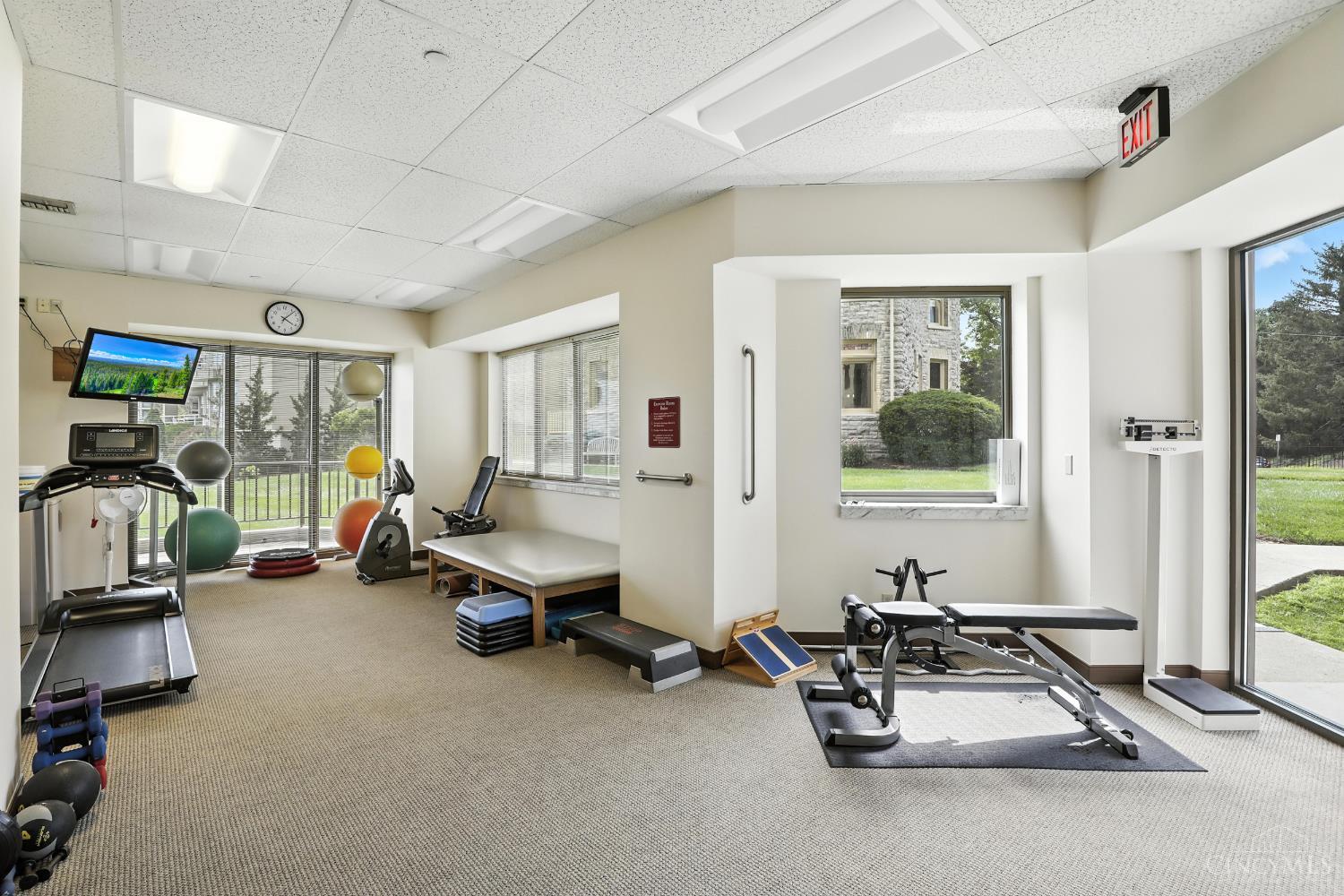 1201 Edgecliff Place 1083
