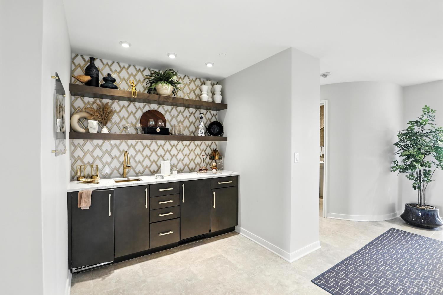 1201 Edgecliff Place 1083