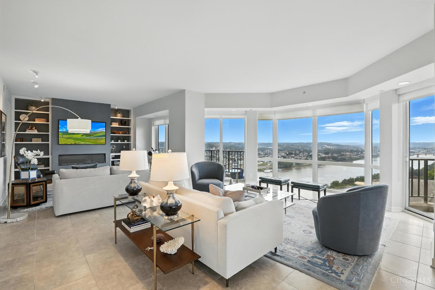 1201 Edgecliff Place 1083