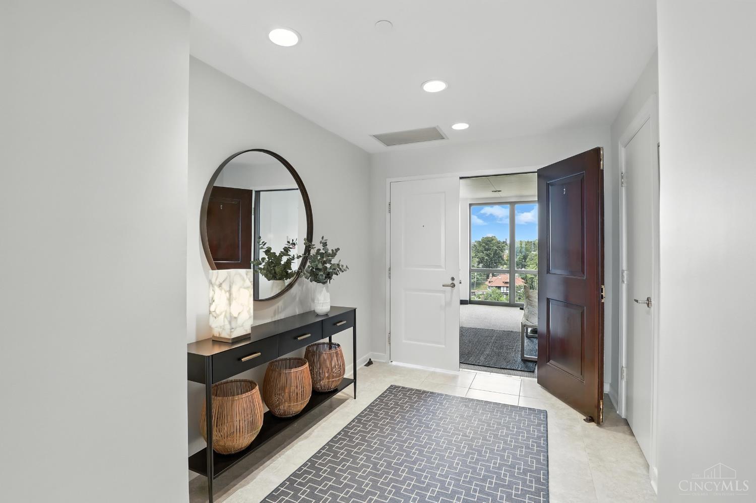 1201 Edgecliff Place 1083