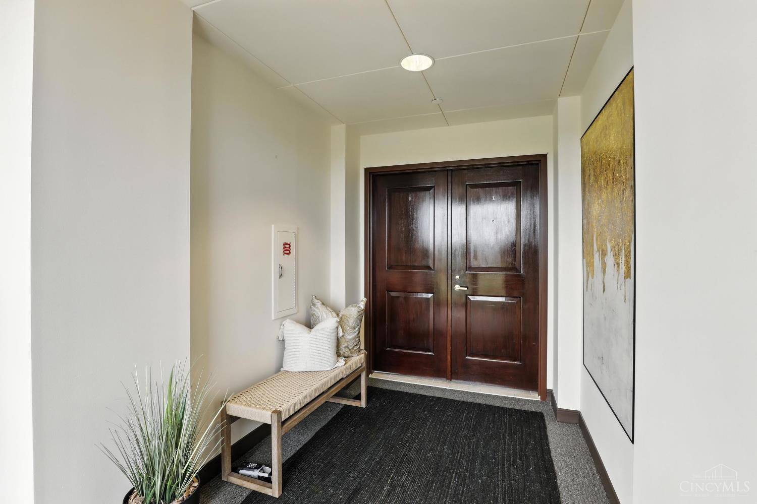 1201 Edgecliff Place 1083