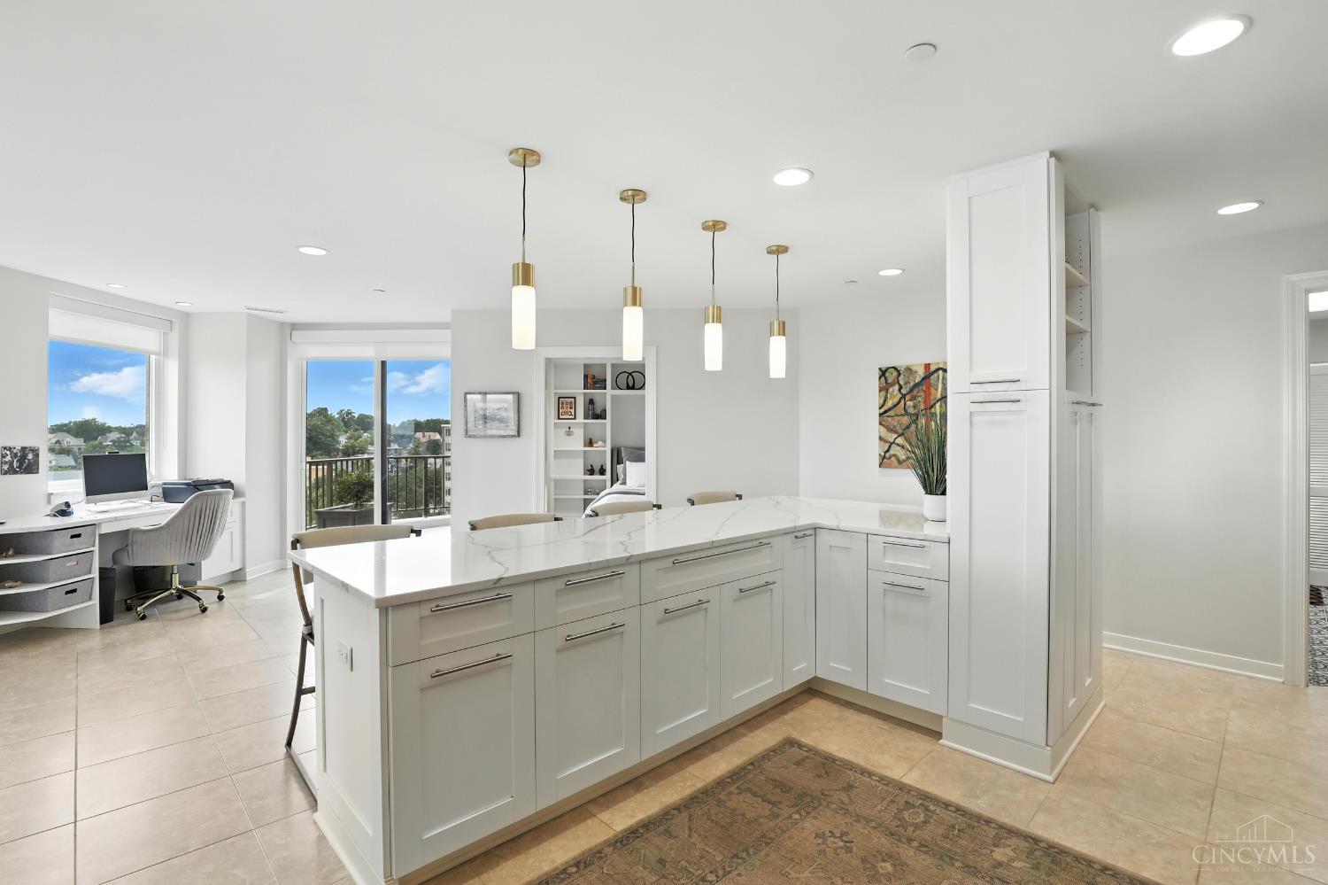 1201 Edgecliff Place 1083