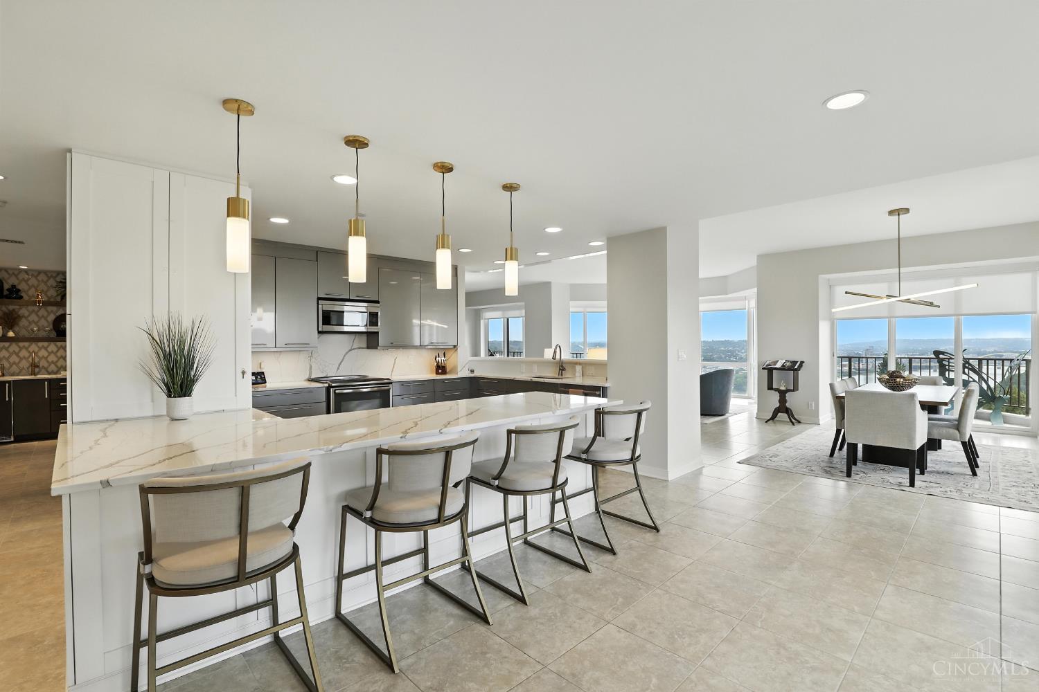 1201 Edgecliff Place 1083