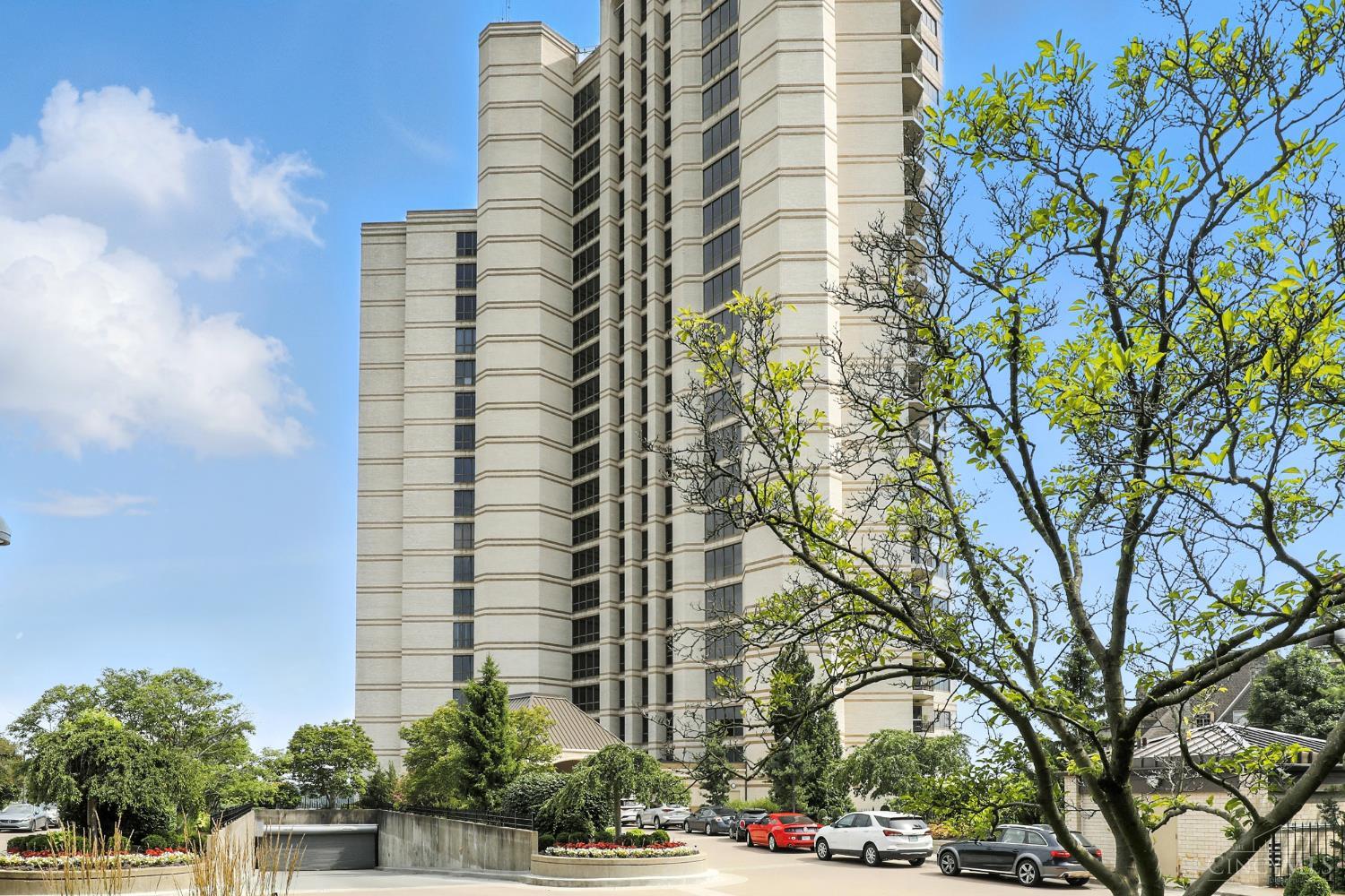 1201 Edgecliff Place 1083