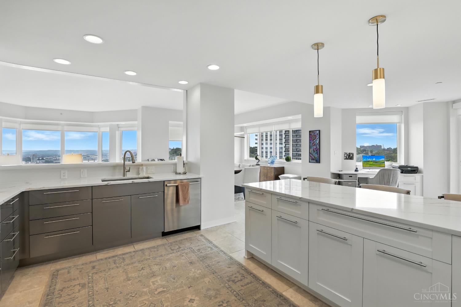 1201 Edgecliff Place 1083