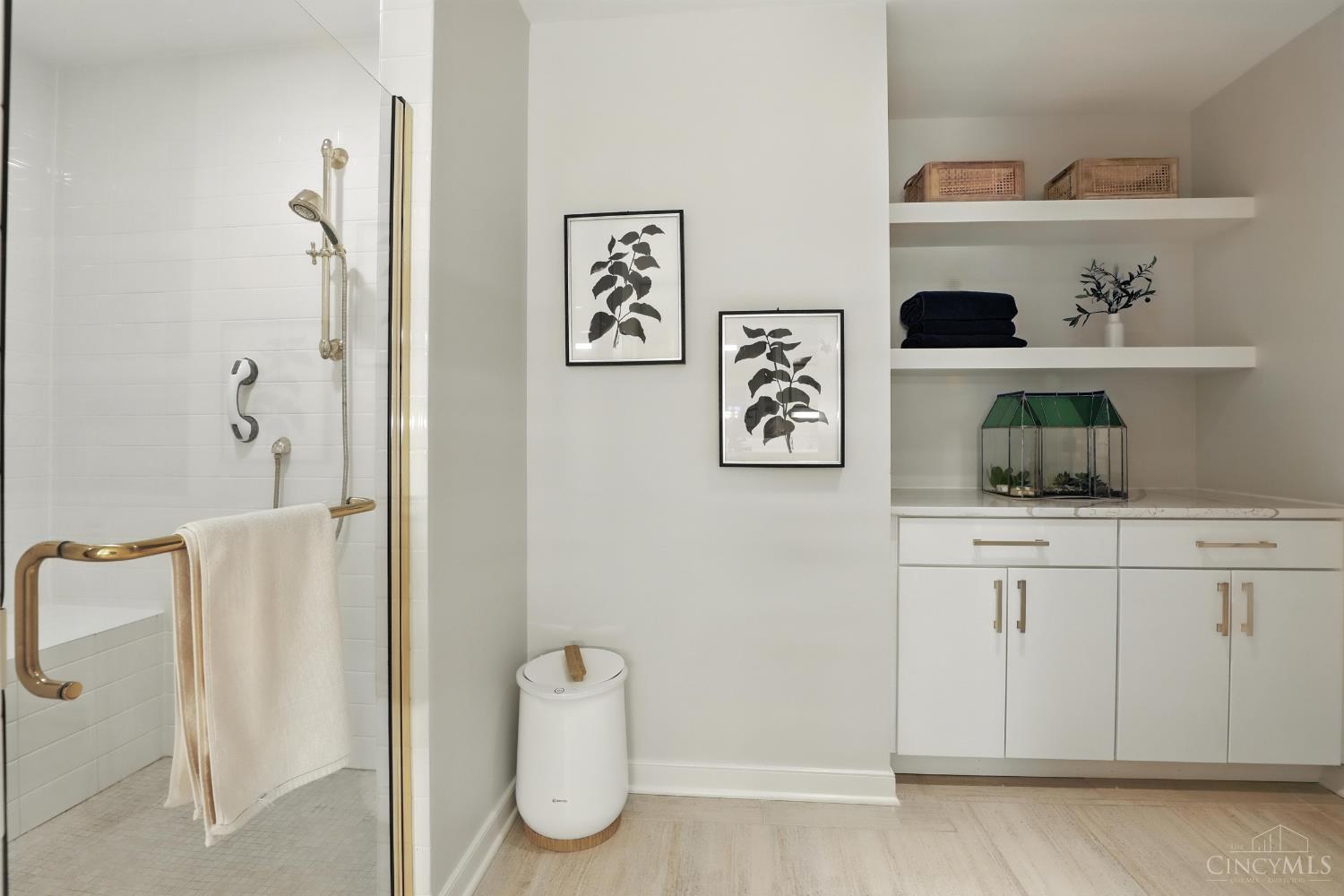 1201 Edgecliff Place 1083