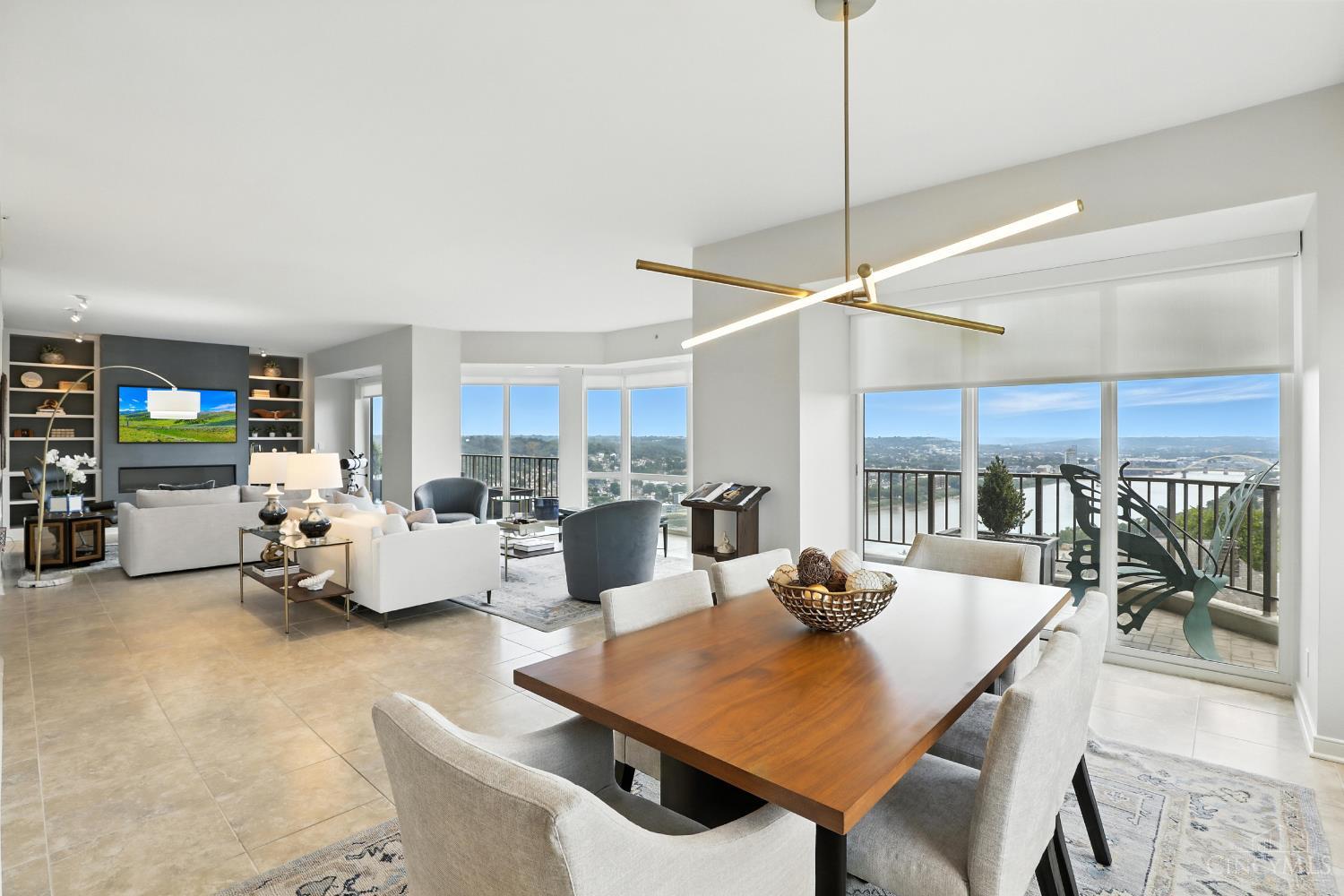 1201 Edgecliff Place 1083