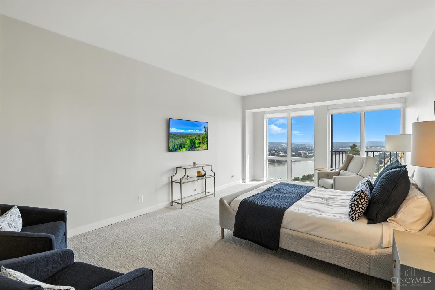 1201 Edgecliff Place 1083