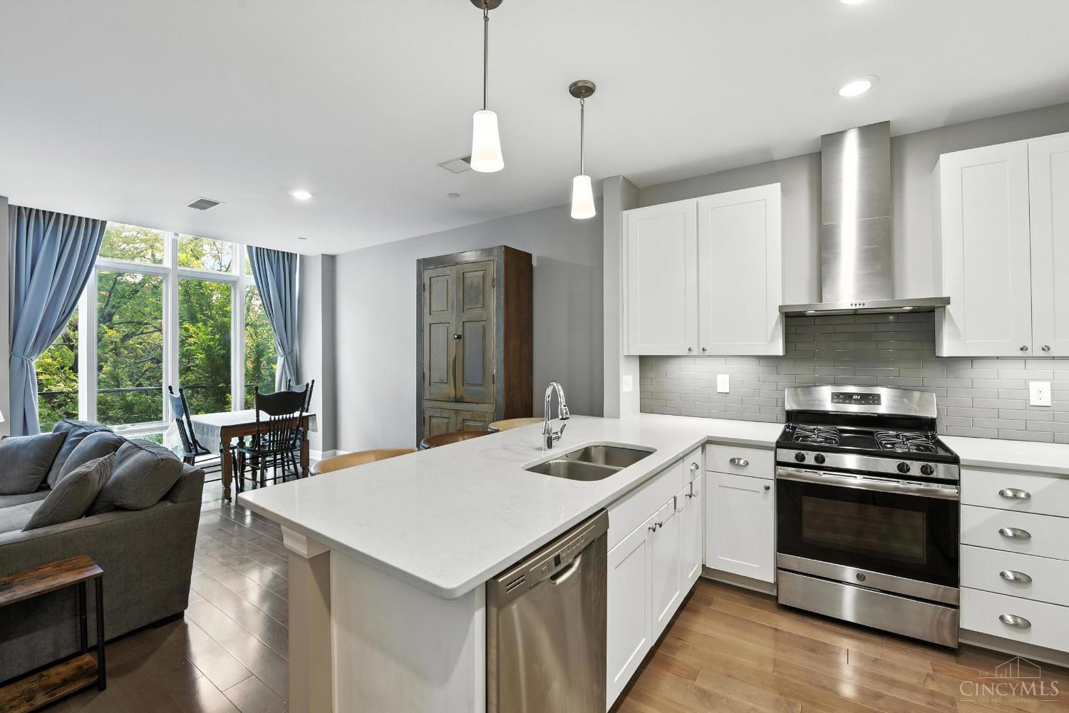 116 W Fifteenth Street 204