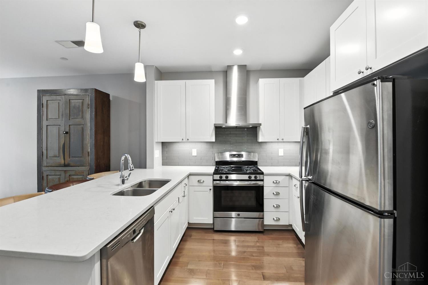 116 W Fifteenth Street 204