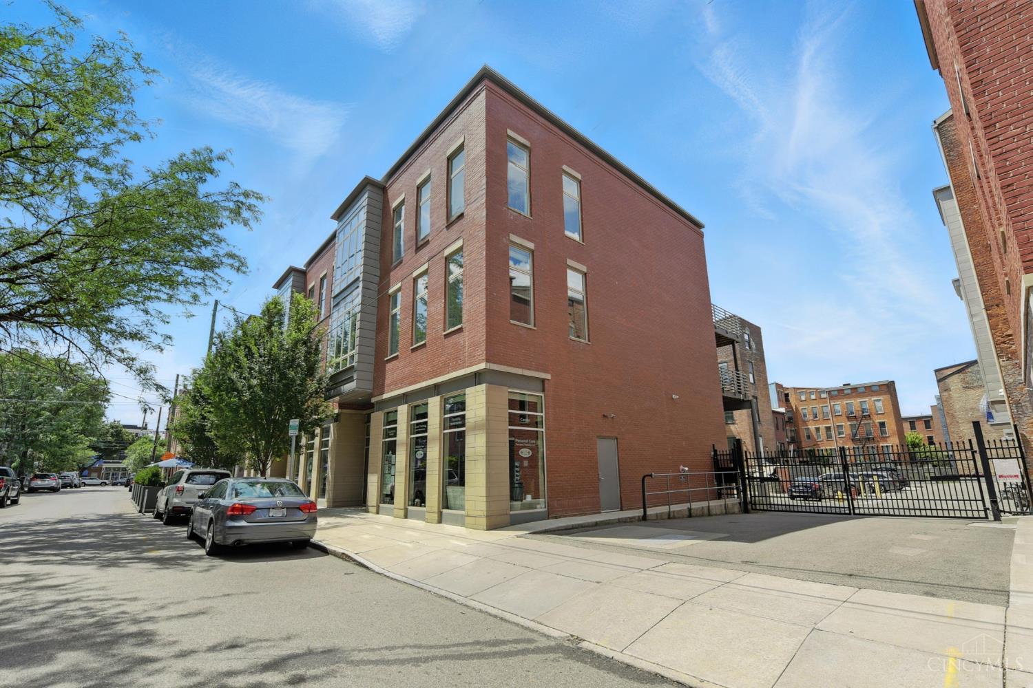 116 W Fifteenth Street 204