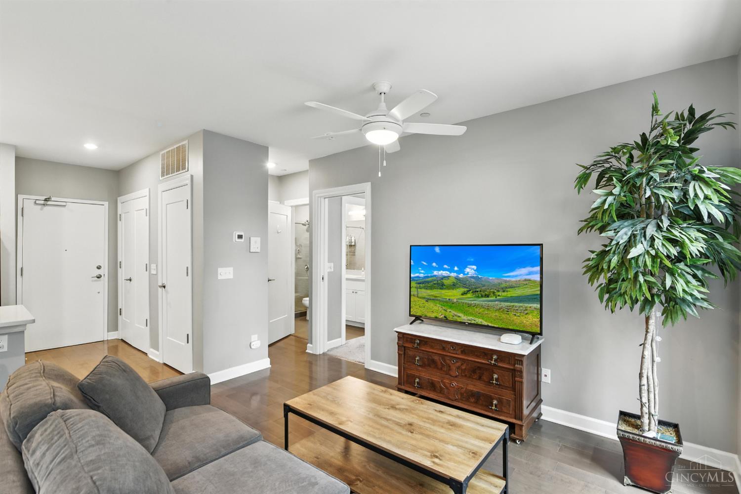 116 W Fifteenth Street 204