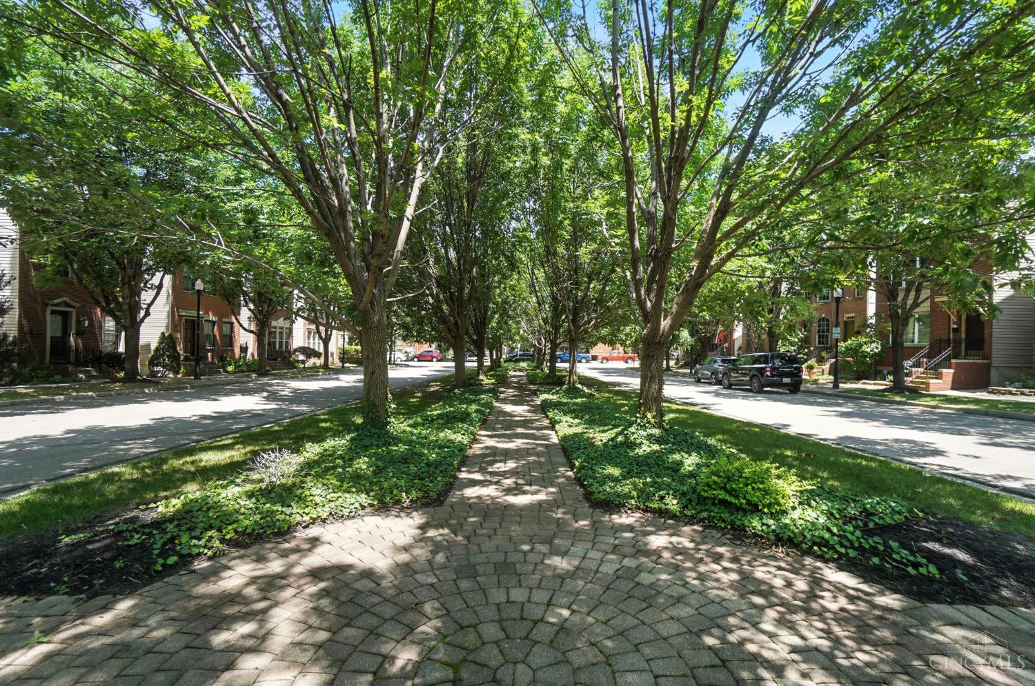 925 Weninger Circle