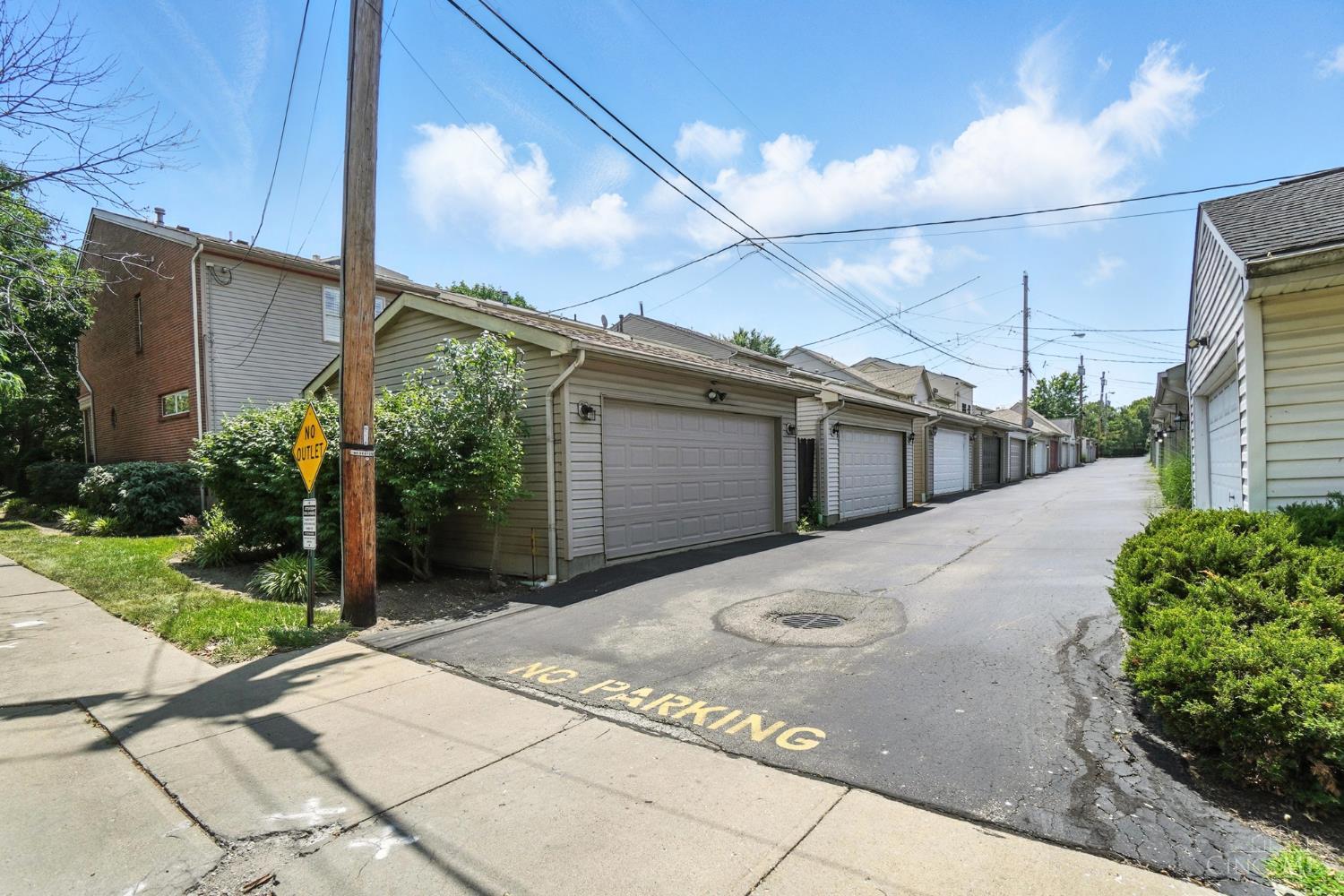 925 Weninger Circle
