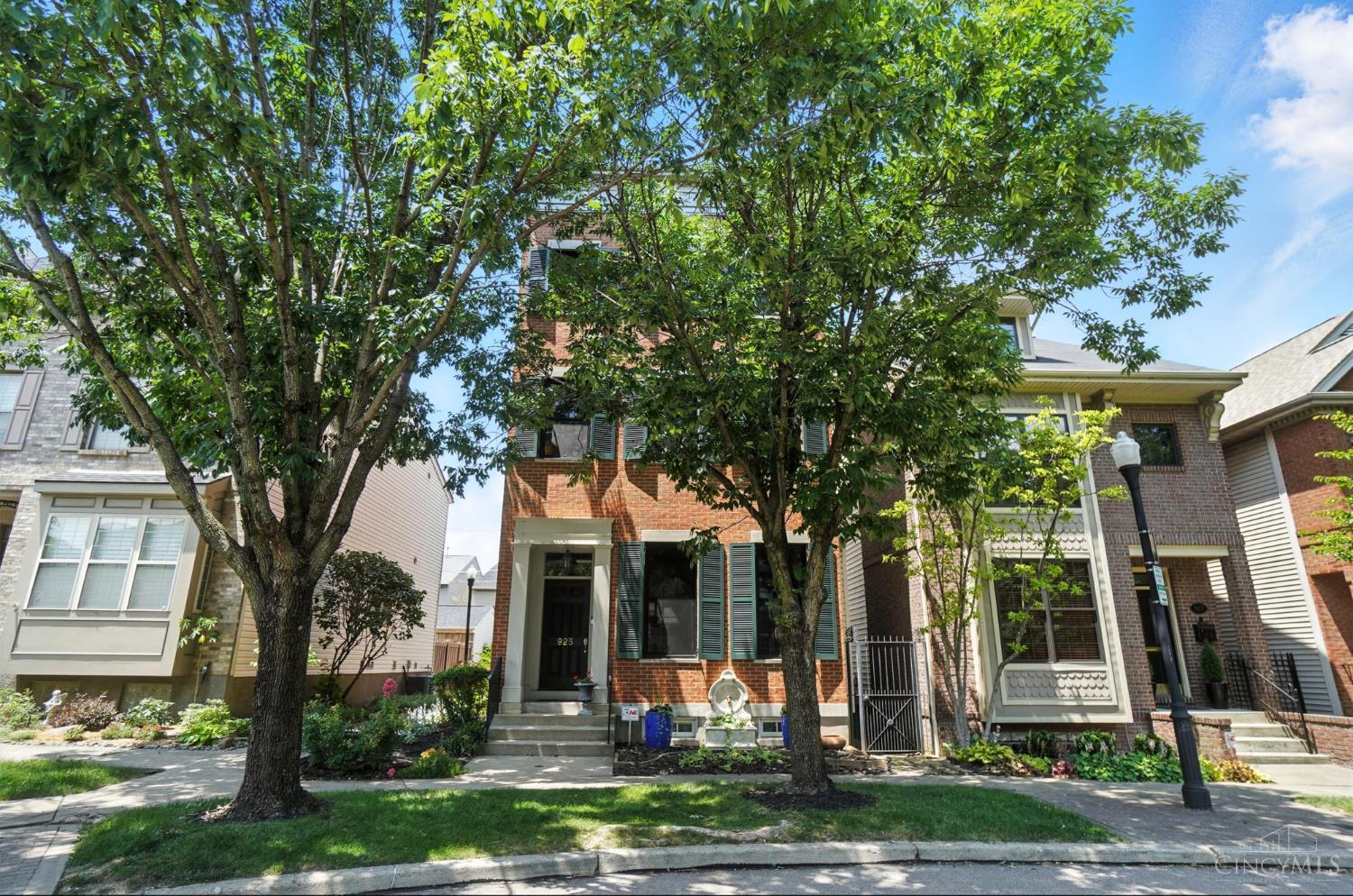 925 Weninger Circle