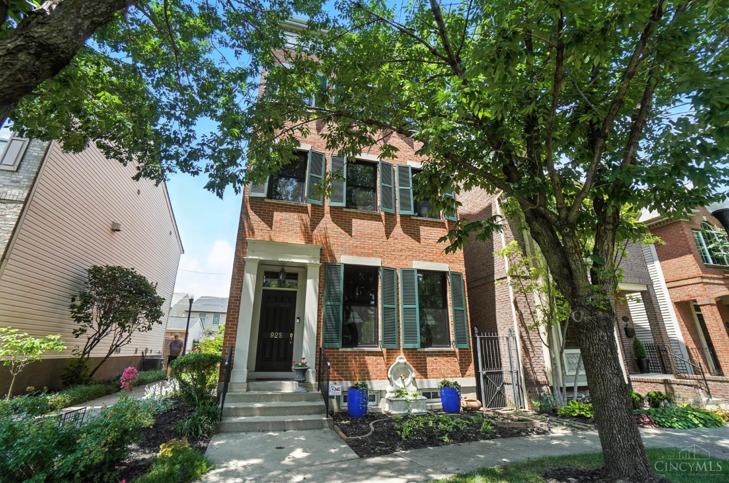 925 Weninger Circle