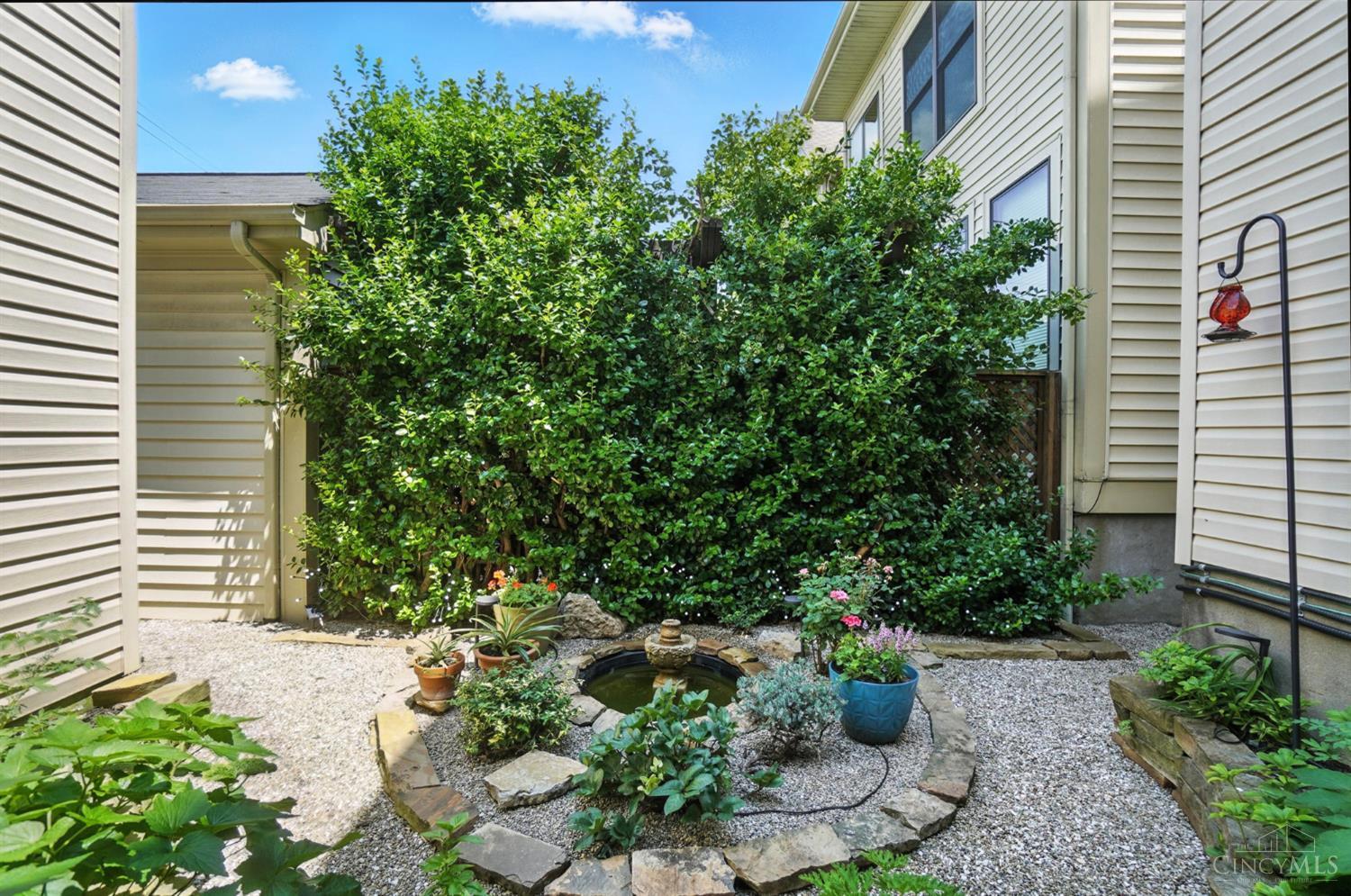 925 Weninger Circle