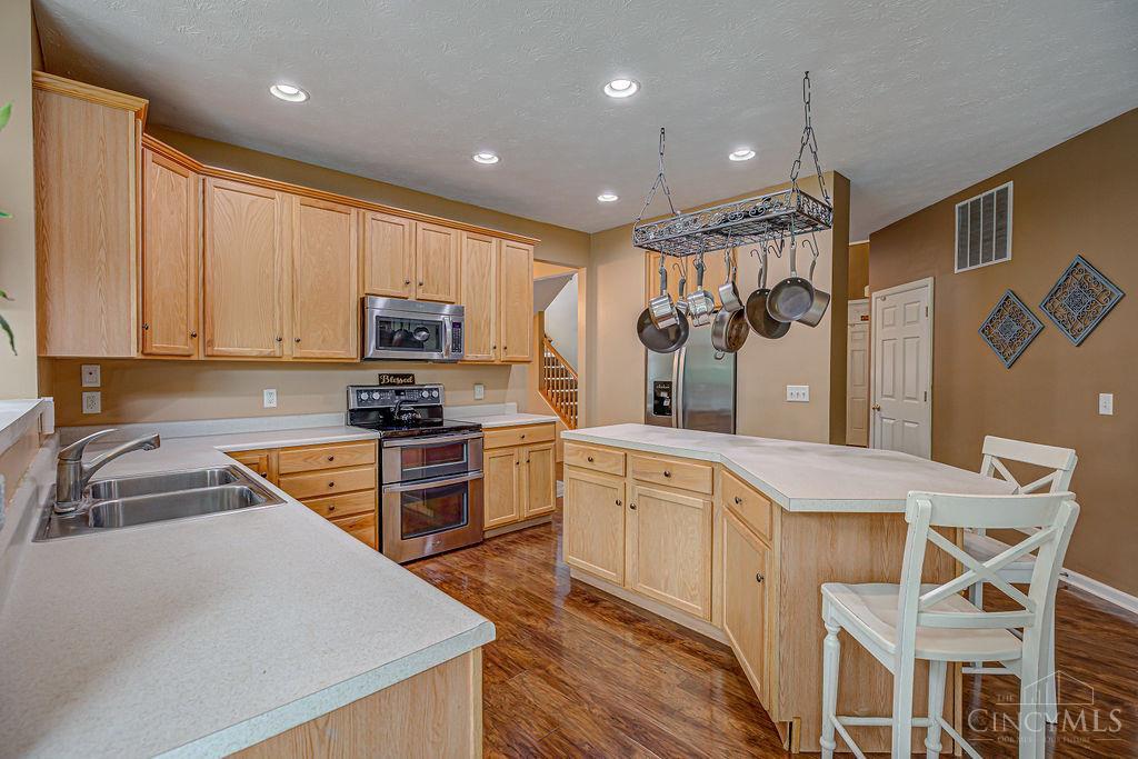 5414 Jamies Oak Court
