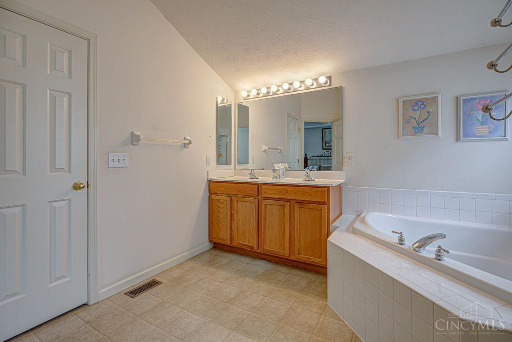 5414 Jamies Oak Court