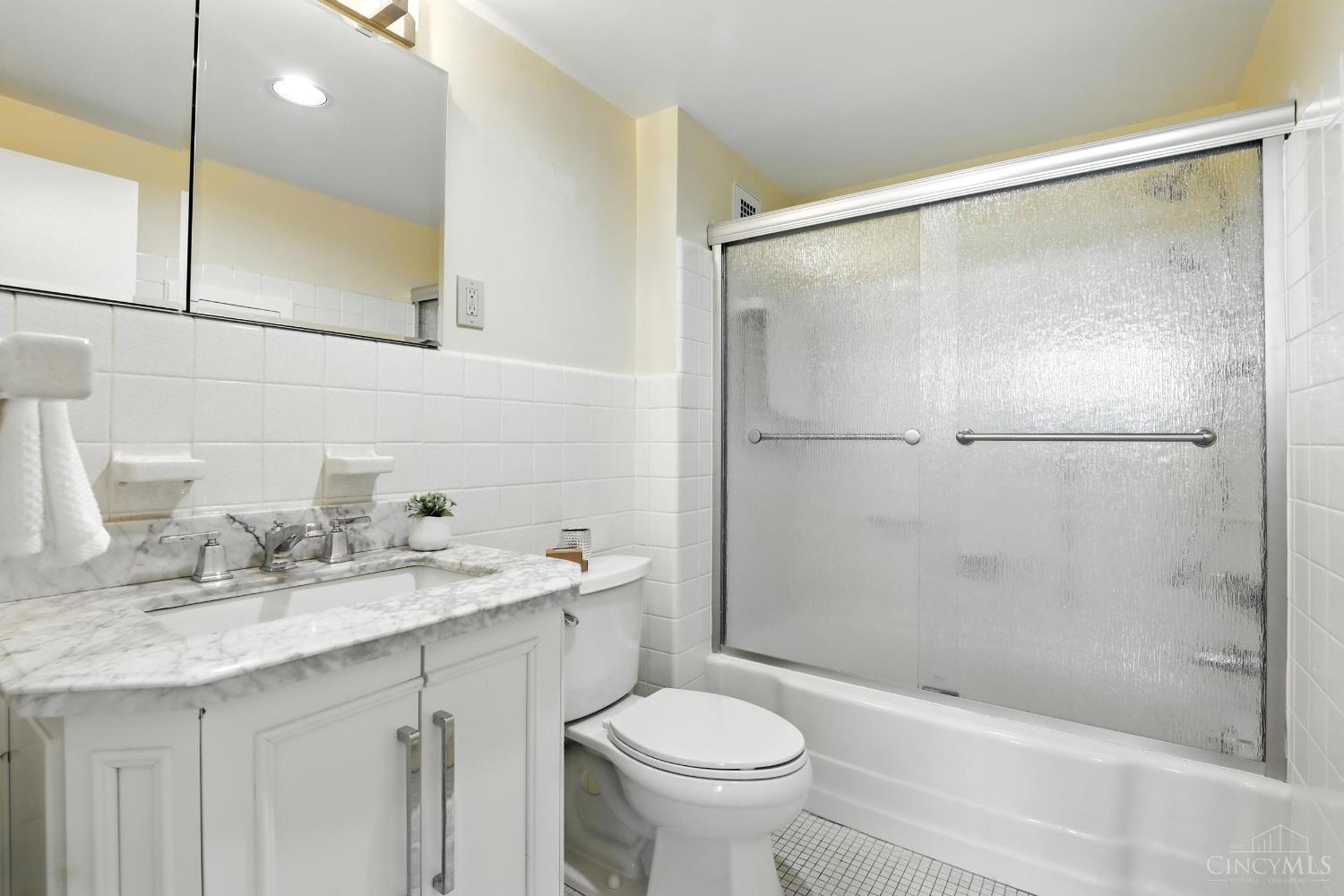 2324 Madison Road 1208