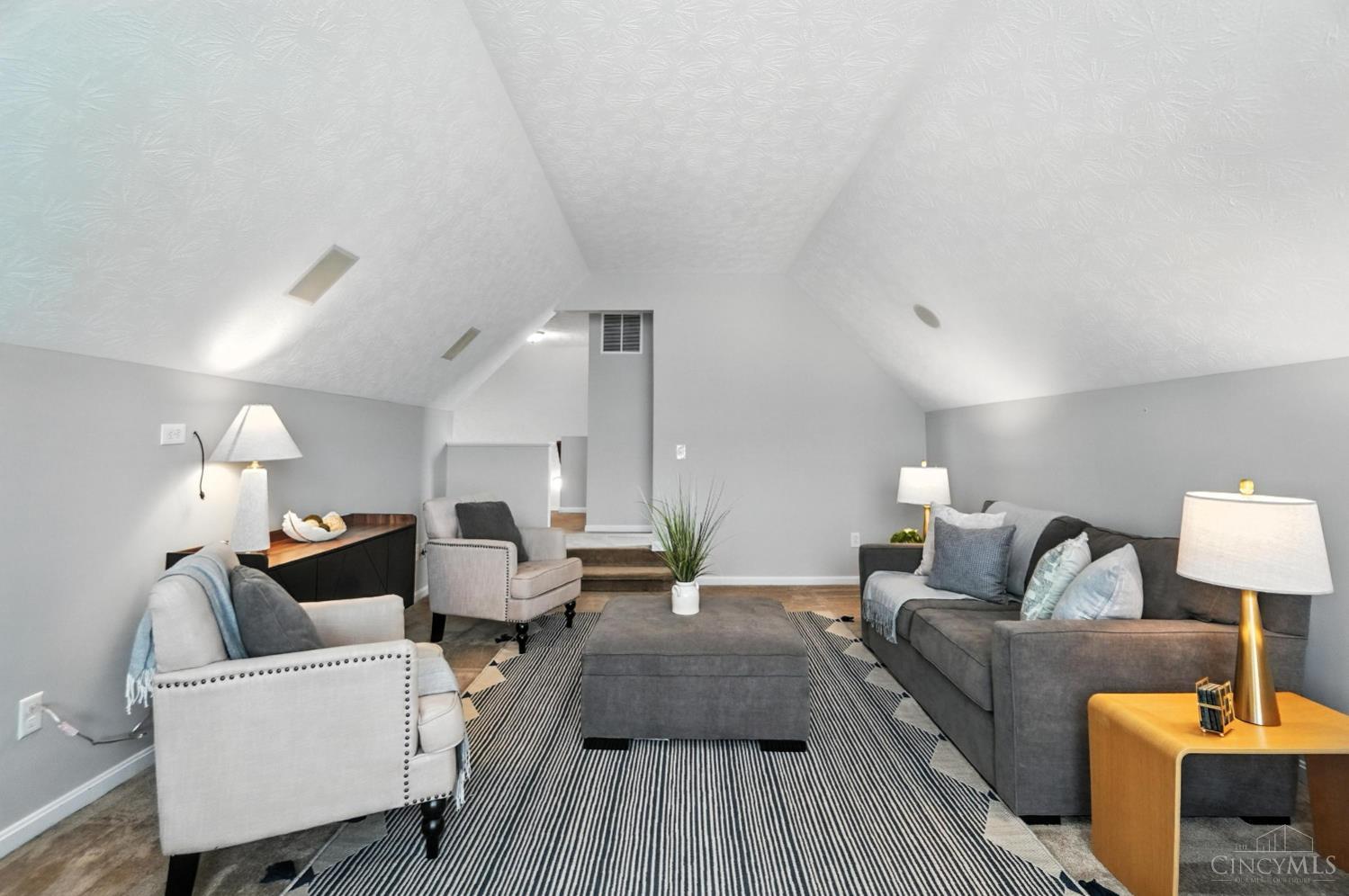 4239 N Gensen