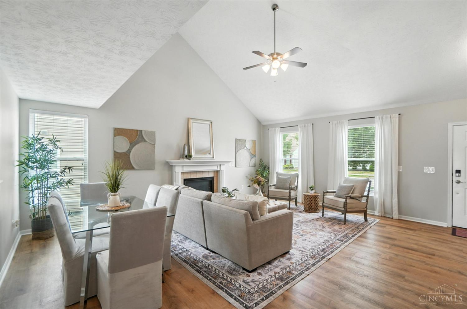4239 N Gensen