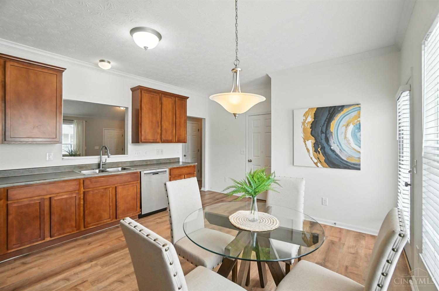 4239 N Gensen