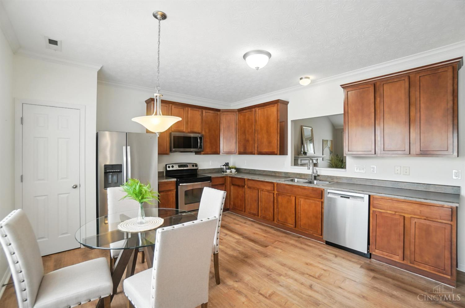4239 N Gensen