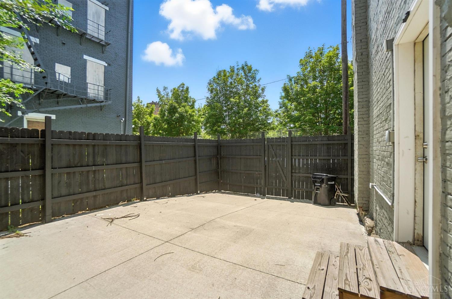 912 Livingston Street