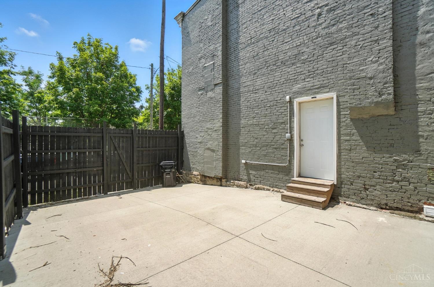 912 Livingston Street
