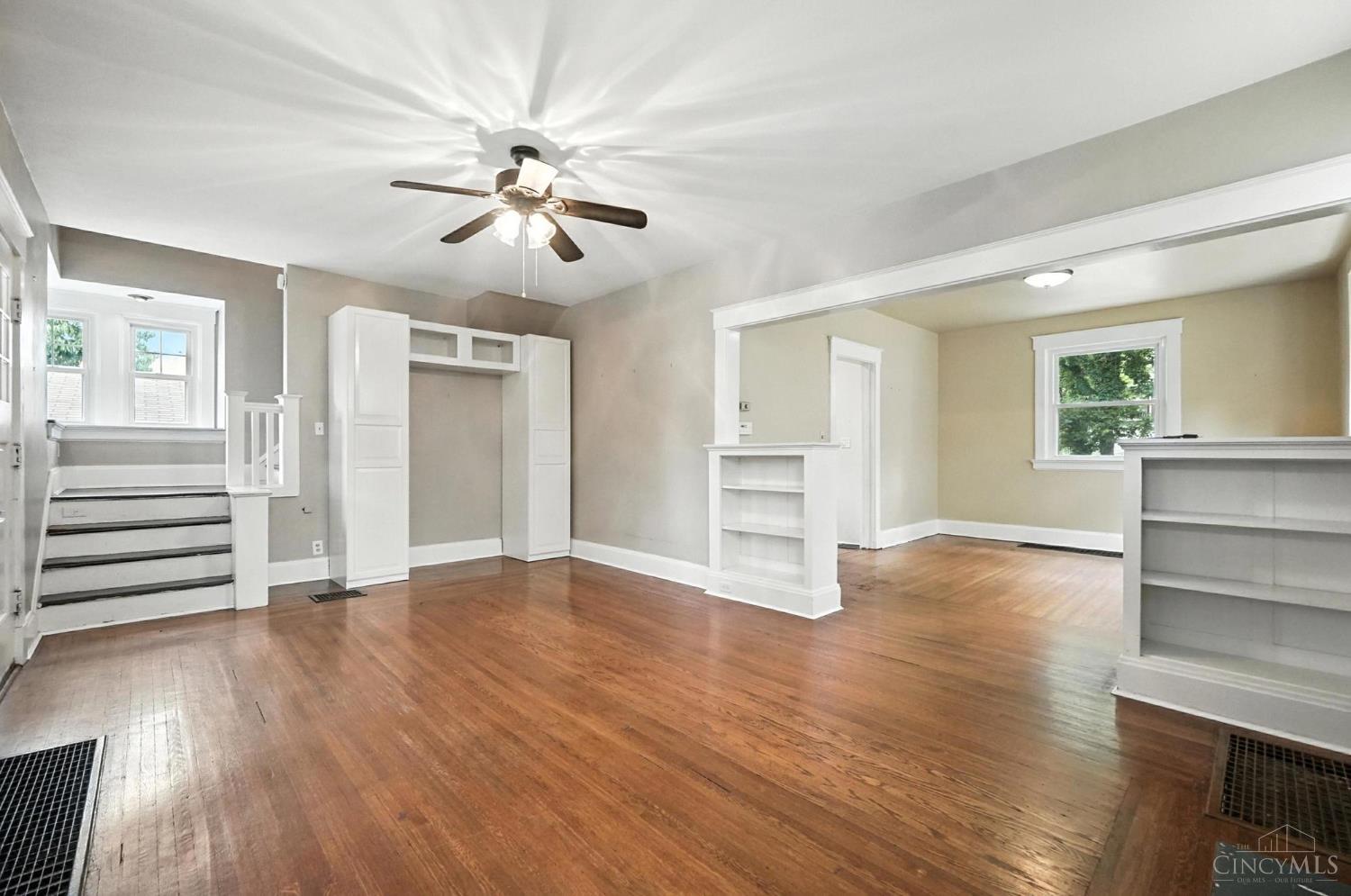 2562 Irving