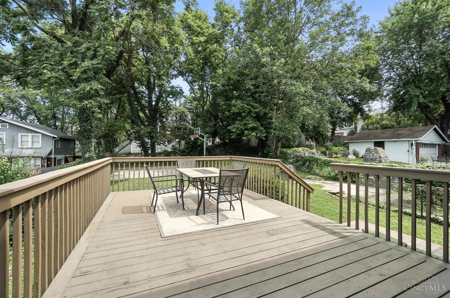2562 Irving