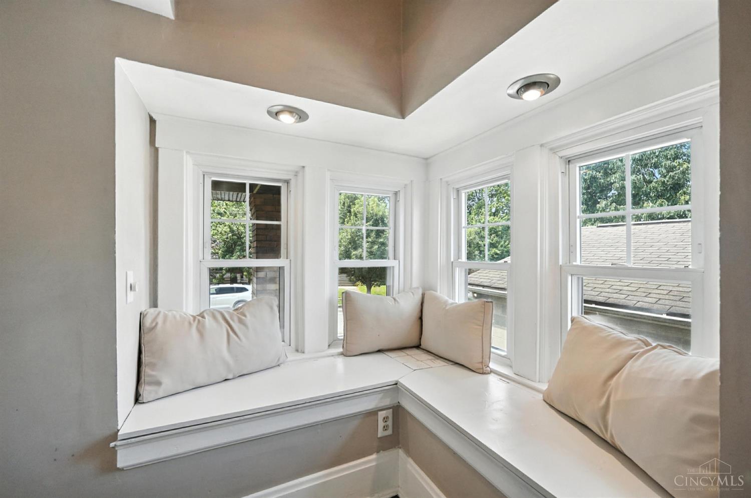 2562 Irving