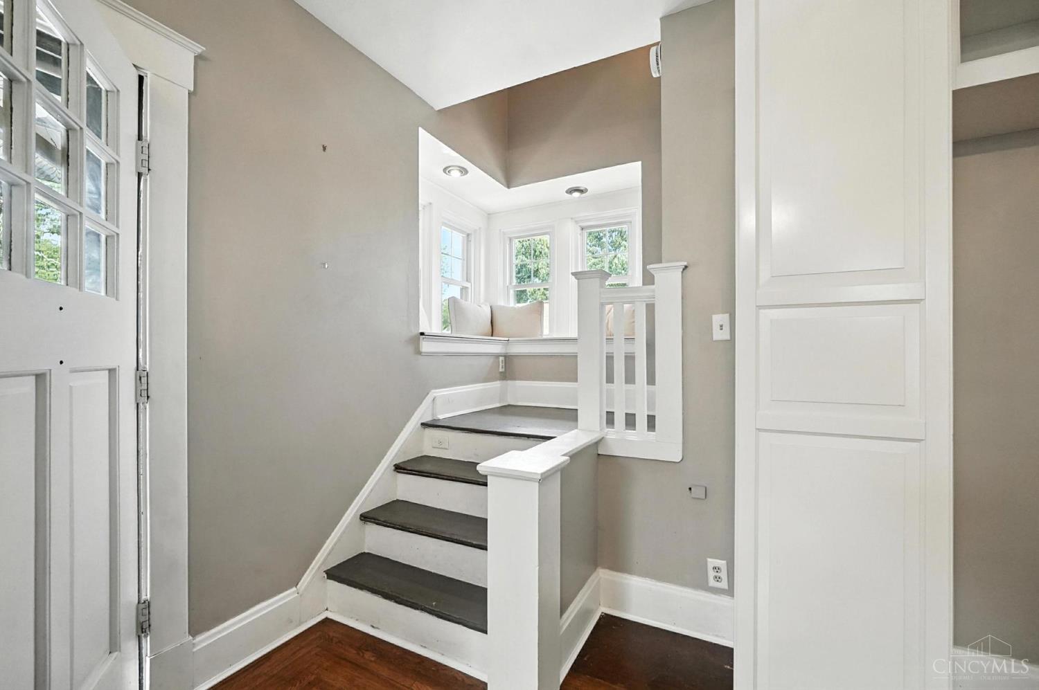 2562 Irving