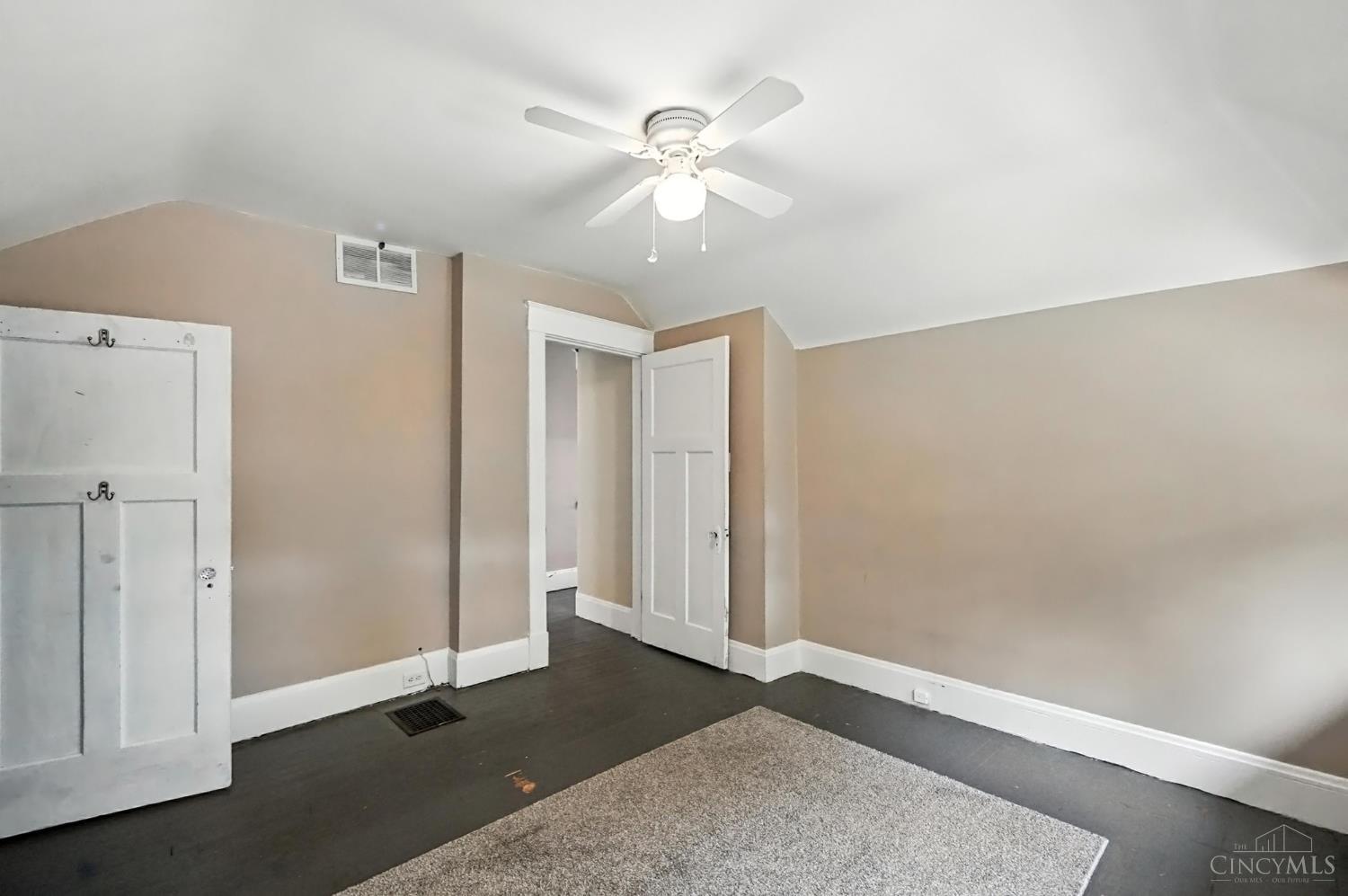 2562 Irving