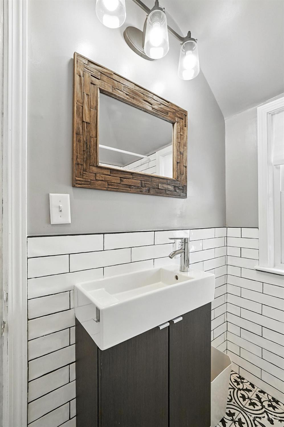 2562 Irving