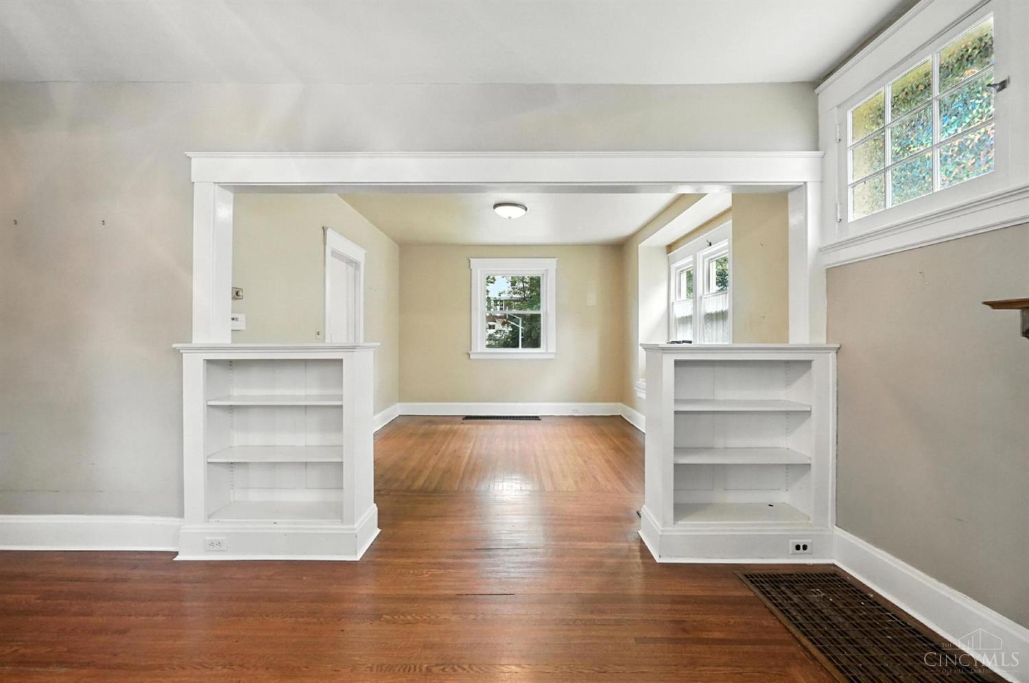 2562 Irving