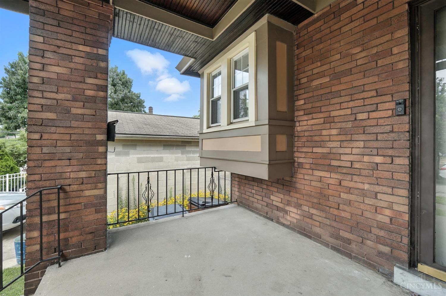 2562 Irving